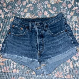 Womens, dark wash, levi shorts, size- 24